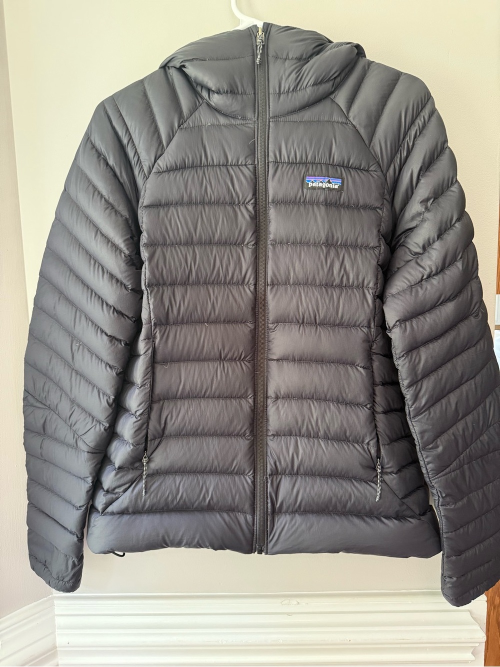 Patagonia Women’s  lightweight GooseDown Hooded Puffer Jacket - Black Size M